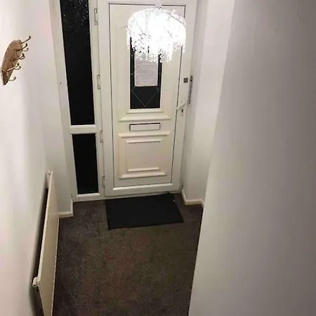 Princess 3 Bedroom House + Offstreet Parking +wifi Semesterbostad *