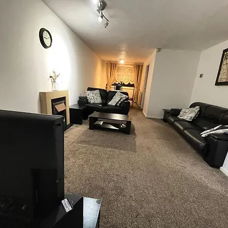 Semesterbostad Princess 3 Bedroom House + Offstreet Parking +wifi *