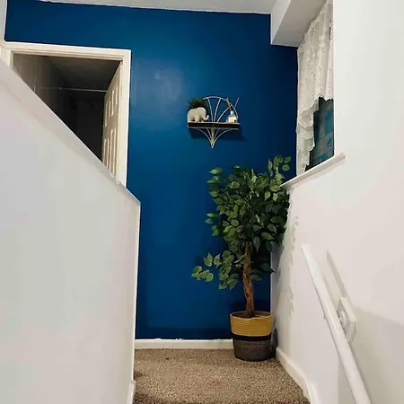 Princess 3 Bedroom House + Offstreet Parking +wifi * Leeds (West Yorkshire)