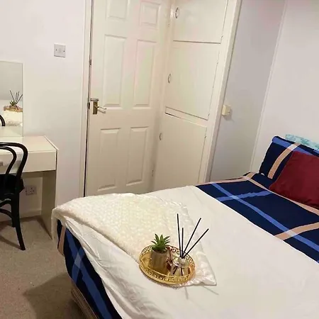 Semesterbostad Princess 3 Bedroom House + Offstreet Parking +wifi Leeds (West Yorkshire)