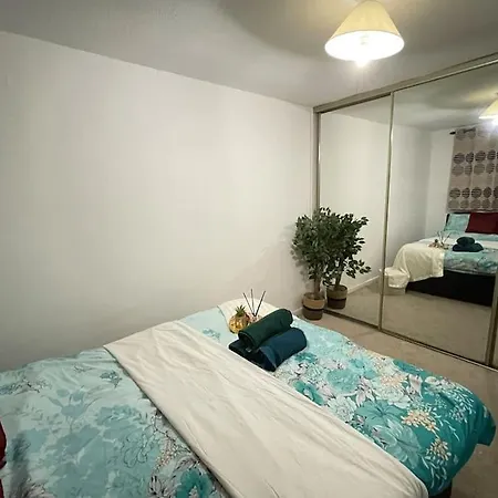 Semesterbostad Princess 3 Bedroom House + Offstreet Parking +wifi *