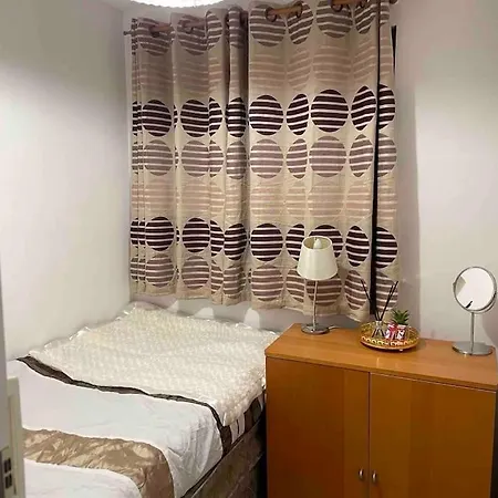 Semesterbostad Princess 3 Bedroom House + Offstreet Parking +wifi Leeds (West Yorkshire)