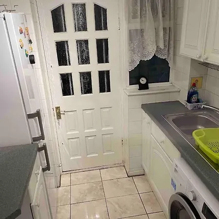 Semesterbostad Princess 3 Bedroom House + Offstreet Parking +wifi