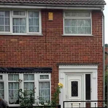 Princess 3 Bedroom House + Offstreet Parking +wifi *