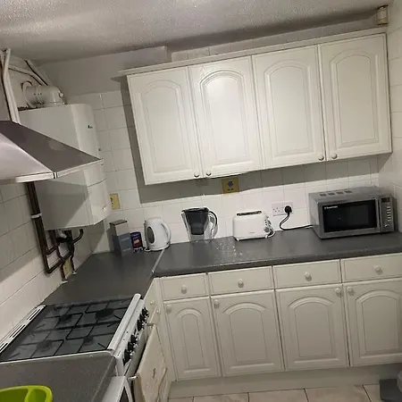 Princess 3 Bedroom House + Offstreet Parking +wifi Semesterbostad Leeds (West Yorkshire)